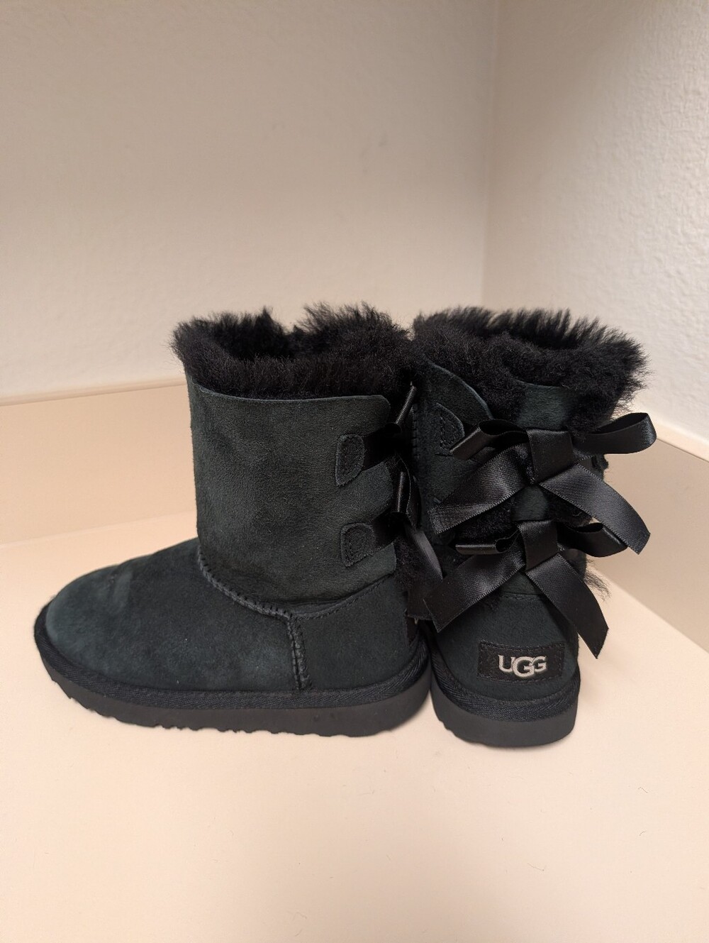 UGG Girls Bailey Bow II Black Suade Boots Size 11